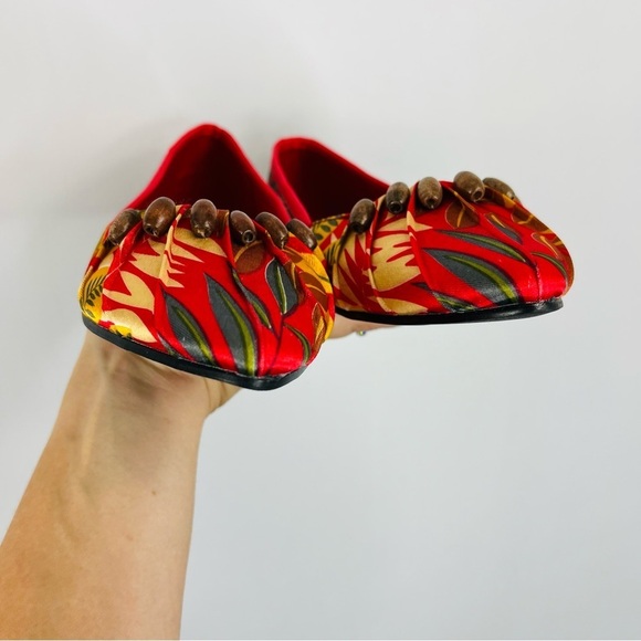 Soft Surroundings Size 6.5 Palm Red Beaded Pointed Toe Satin Ballet Flats - Picture 5 of 6
